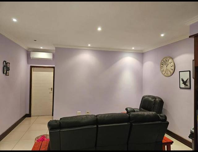 1 BEDROOM APARTMENT FOR SALE IN UMHLANGA RIDGE